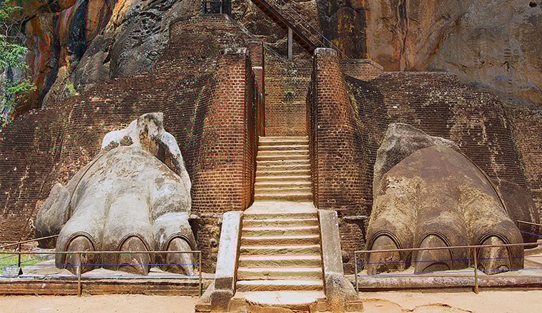 Sigiriya-Entrance-lion-paw-Olanka-Travels-.jpg